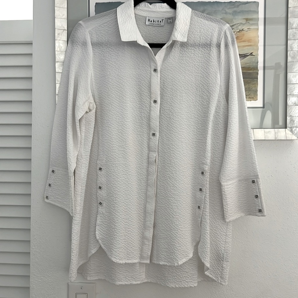 White button down with Quarter length sleeves.slightly longer in back.